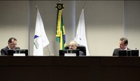 Da esq. para a dir., os ministros Reynaldo Fonseca e Og Fernandes e o juiz federal José Antonio Savaris (foto: CNJ) 